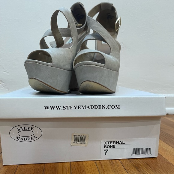 STEVE MADDEN - XTERNAL BONE WEDGES - SIZE 7 - Picture 2 of 9